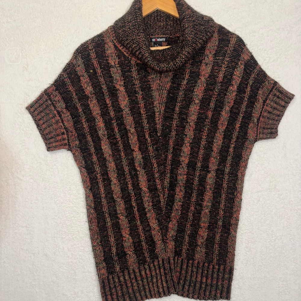 Women’s oversized cowl neck short sleeve sweater layering  Size Small/Medium fit